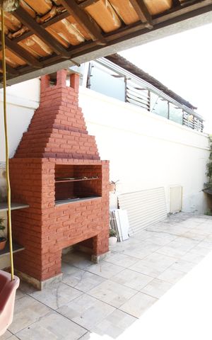 Casa à venda com 220m², 4 quartos e 2 vagasChurrasqueira