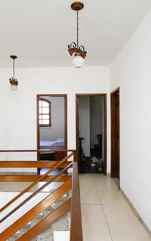 Casa à venda com 220m², 4 quartos e 2 vagassegundo andar