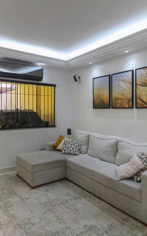 Casa à venda com 270m², 3 quartos e 4 vagas Casa à venda com 270m², 3 quartos e 4 vagasSala