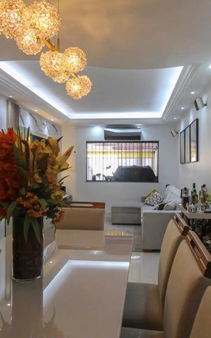 Casa à venda com 270m², 3 quartos e 4 vagas Casa à venda com 270m², 3 quartos e 4 vagasSala