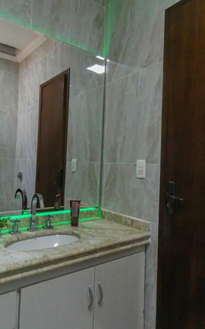 Casa à venda com 270m², 3 quartos e 4 vagas Casa à venda com 270m², 3 quartos e 4 vagasBanheiro