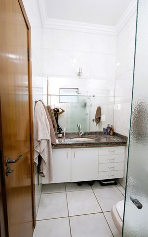 Casa à venda com 215m², 4 quartos e 4 vagasBanheiro da Suíte