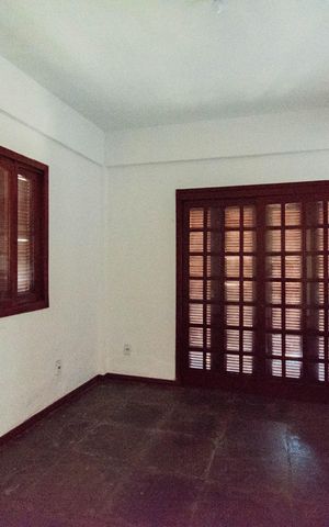 Casa à venda com 370m², 3 quartos e 7 vagas