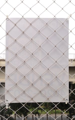 Apartamento à venda com 42m², 2 quartos e sem vagaPlaca instalada na janela do imóvel (4º andar com visão para a rua) - Código da placa: VAIO-745