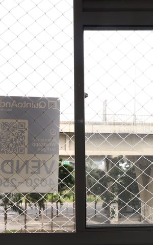 Apartamento à venda com 42m², 2 quartos e sem vagaPlaca instalada na janela do imóvel (4º andar com visão para a rua) - Código da placa: VAIO-745