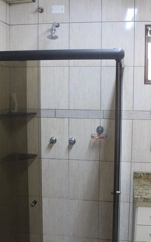 Casa à venda com 600m², 4 quartos e 2 vagasBanheiro 1