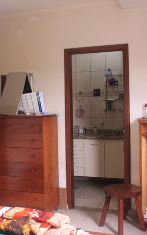 Casa à venda com 600m², 4 quartos e 2 vagasSuíte