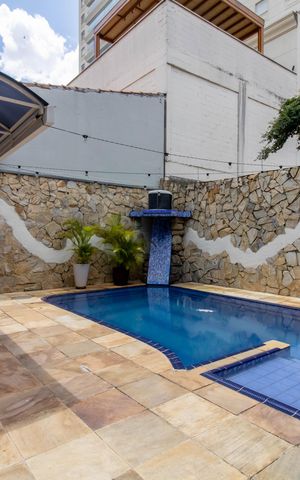 Casa à venda com 350m², 3 quartos e 4 vagas Casa à venda com 350m², 3 quartos e 4 vagasQuintal