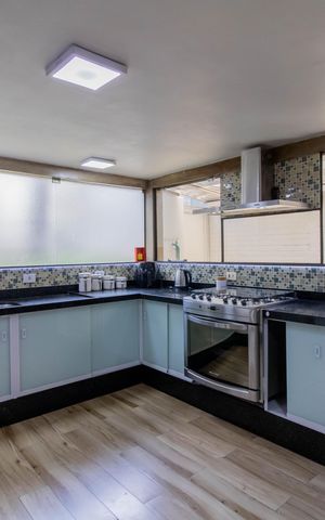 Casa à venda com 350m², 3 quartos e 4 vagas Casa à venda com 350m², 3 quartos e 4 vagasCozinha