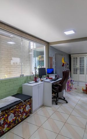 Casa à venda com 350m², 3 quartos e 4 vagas Casa à venda com 350m², 3 quartos e 4 vagas Brinquedoteca