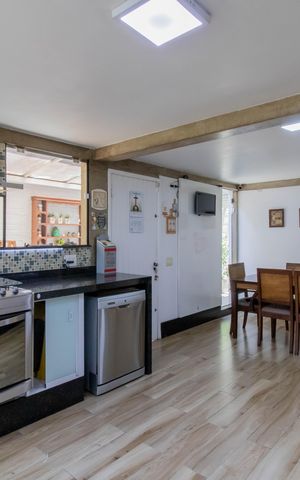 Casa à venda com 350m², 3 quartos e 4 vagas Casa à venda com 350m², 3 quartos e 4 vagasCozinha