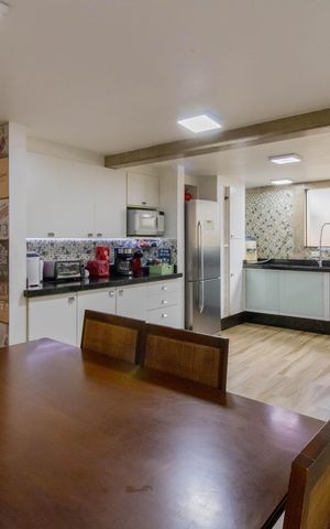 Casa à venda com 350m², 3 quartos e 4 vagas Casa à venda com 350m², 3 quartos e 4 vagasCozinha