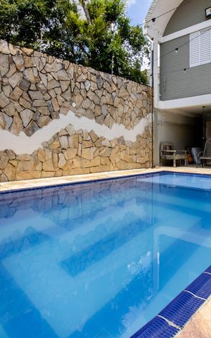 Casa à venda com 350m², 3 quartos e 4 vagas Casa à venda com 350m², 3 quartos e 4 vagasQuintal