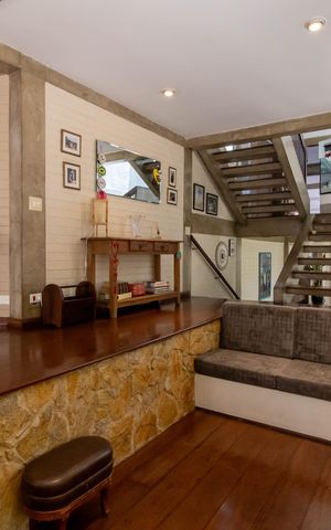 Casa à venda com 350m², 3 quartos e 4 vagas Casa à venda com 350m², 3 quartos e 4 vagasSala