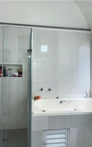 Casa à venda com 350m², 3 quartos e 4 vagas Casa à venda com 350m², 3 quartos e 4 vagasSuite