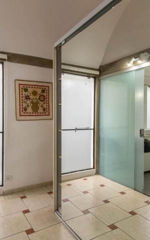 Casa à venda com 350m², 3 quartos e 4 vagas Casa à venda com 350m², 3 quartos e 4 vagasSuíte