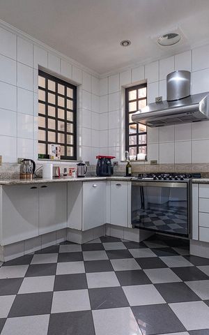 Casa à venda com 590m², 5 quartos e 4 vagas Casa à venda com 590m², 5 quartos e 4 vagasCozinha