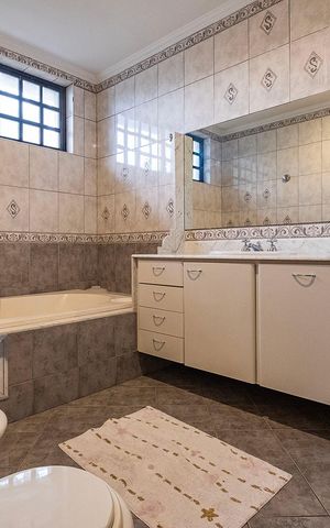 Casa à venda com 590m², 5 quartos e 4 vagas Casa à venda com 590m², 5 quartos e 4 vagasSuíte 3
