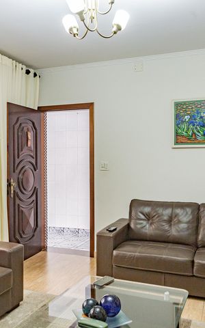 Casa à venda com 189m², 3 quartos e 2 vagas Casa à venda com 189m², 3 quartos e 2 vagasSala