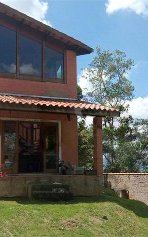 Casa à venda com 122m², 2 quartos e 4 vagas