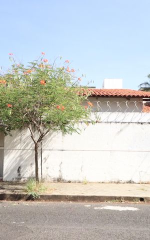 Casa para alugar com 197m², 4 quartos e 3 vagasFachada