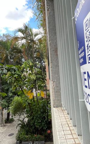Apartamento para alugar com 174m², 4 quartos e 2 vagas Apartamento para alugar com 174m², 4 quartos e 2 vagasPlaquinha