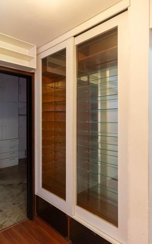 Apartamento à venda com 174m², 4 quartos e 2 vagasCorredor