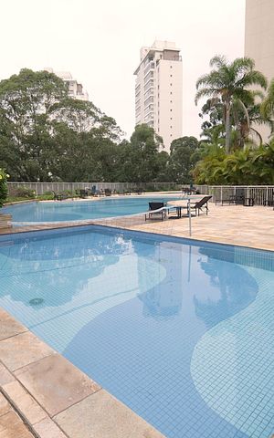 Apartamento à venda com 223m², 3 quartos e 4 vagasÁrea comum - Piscina