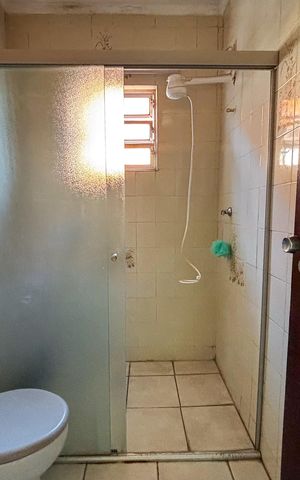 Casa à venda com 250m², 2 quartos e 2 vagas