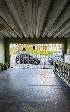 Casa à venda com 250m², 2 quartos e 2 vagas