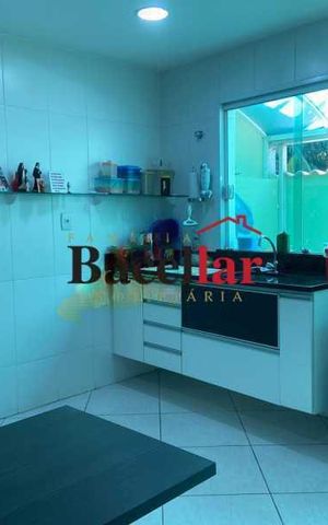 Casa à venda com 144m², 2 quartos e 3 vagas