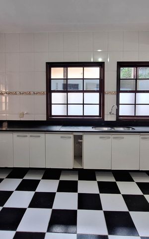 Casa de condomínio à venda com 258m², 3 quartos e 4 vagas Casa de condomínio à venda com 258m², 3 quartos e 4 vagasCozinha