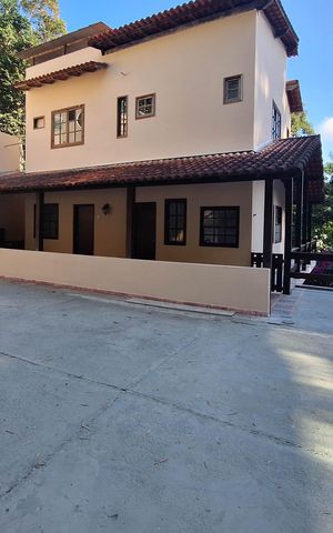 Casa de condomínio à venda com 258m², 3 quartos e 4 vagas Casa de condomínio à venda com 258m², 3 quartos e 4 vagasQuintal