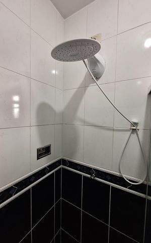 Casa de condomínio à venda com 258m², 3 quartos e 4 vagas Casa de condomínio à venda com 258m², 3 quartos e 4 vagasBanheiro 1
