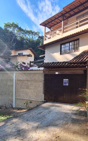 Casa de condomínio à venda com 258m², 3 quartos e 4 vagas Casa de condomínio à venda com 258m², 3 quartos e 4 vagasfachada