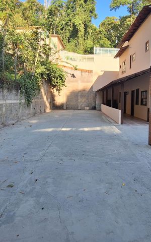 Casa de condomínio à venda com 258m², 3 quartos e 4 vagas Casa de condomínio à venda com 258m², 3 quartos e 4 vagasQuintal