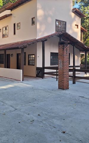 Casa de condomínio à venda com 258m², 3 quartos e 4 vagas Casa de condomínio à venda com 258m², 3 quartos e 4 vagasQuintal