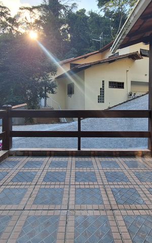 Casa de condomínio à venda com 258m², 3 quartos e 4 vagas Casa de condomínio à venda com 258m², 3 quartos e 4 vagasVaranda da Sala