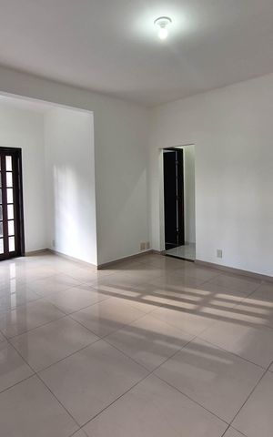 Casa de condomínio à venda com 258m², 3 quartos e 4 vagas Casa de condomínio à venda com 258m², 3 quartos e 4 vagasSala