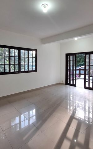 Casa de condomínio à venda com 258m², 3 quartos e 4 vagas Casa de condomínio à venda com 258m², 3 quartos e 4 vagasSala
