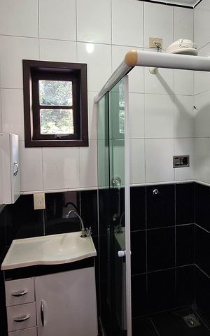 Casa de condomínio à venda com 258m², 3 quartos e 4 vagas Casa de condomínio à venda com 258m², 3 quartos e 4 vagasBanheiro da Suíte 1
