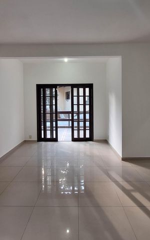 Casa de condomínio à venda com 258m², 3 quartos e 4 vagas Casa de condomínio à venda com 258m², 3 quartos e 4 vagasSala