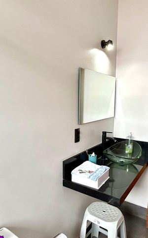 Casa à venda com 240m², 3 quartos e 8 vagas Casa à venda com 240m², 3 quartos e 8 vagasBanheiro da Suíte 2
