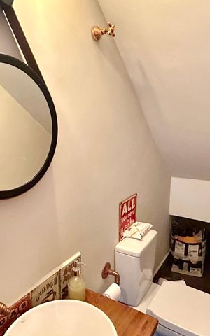 Casa à venda com 240m², 3 quartos e 8 vagas Casa à venda com 240m², 3 quartos e 8 vagasLavabo
