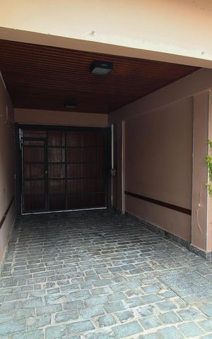 Casa para alugar com 401m², 4 quartos e 5 vagas Casa para alugar com 401m², 4 quartos e 5 vagasGaragem