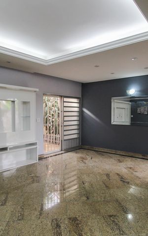 Casa para alugar com 401m², 4 quartos e 5 vagas Casa para alugar com 401m², 4 quartos e 5 vagasSala