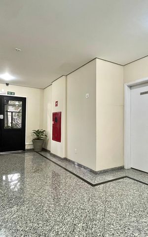 Apartamento à venda com 110m², 2 quartos e 2 vagas Apartamento à venda com 110m², 2 quartos e 2 vagasHall social
