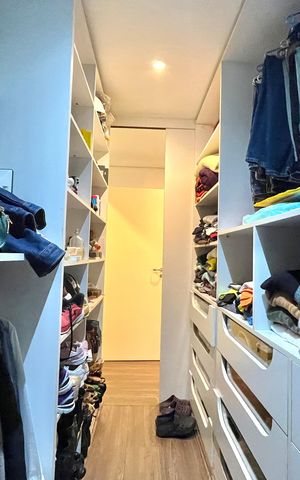 Apartamento à venda com 110m², 2 quartos e 2 vagas Apartamento à venda com 110m², 2 quartos e 2 vagasCloset da suíte