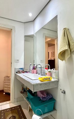 Apartamento à venda com 110m², 2 quartos e 2 vagas Apartamento à venda com 110m², 2 quartos e 2 vagasBanheiro Corredor