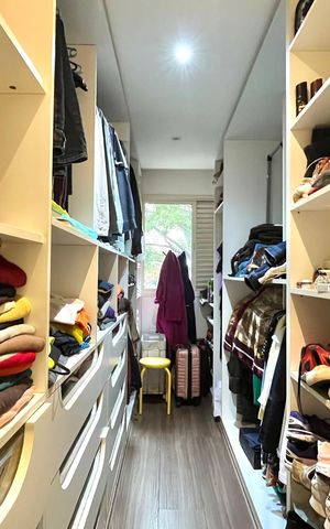 Apartamento à venda com 110m², 2 quartos e 2 vagas Apartamento à venda com 110m², 2 quartos e 2 vagasCloset da suíte